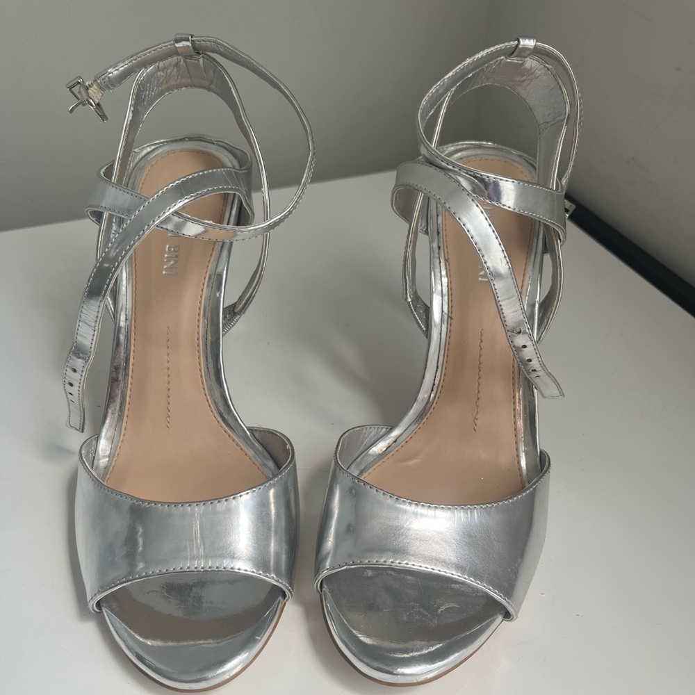 Gianni Bini Silver Strappy Women's Sandals